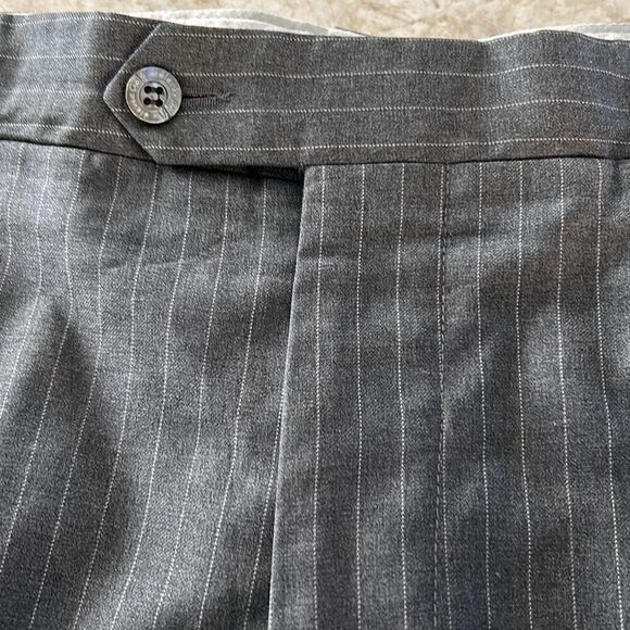 Elevee Custom Gray Striped Shorts - Picture 3 of 6